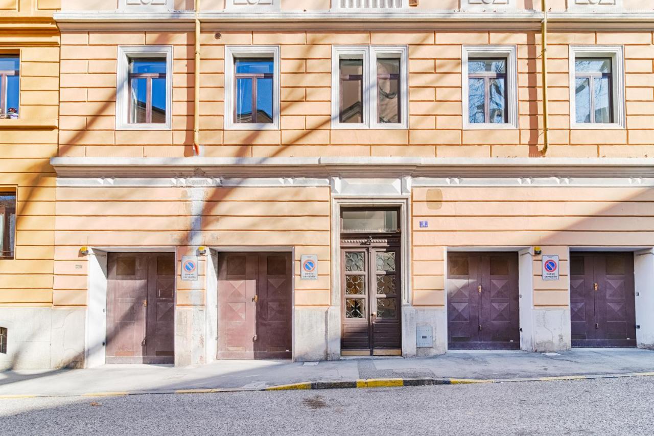 Frida Apartment Nuovo Luminoso Con Vista Aperta ตรีเอสเต ภายนอก รูปภาพ